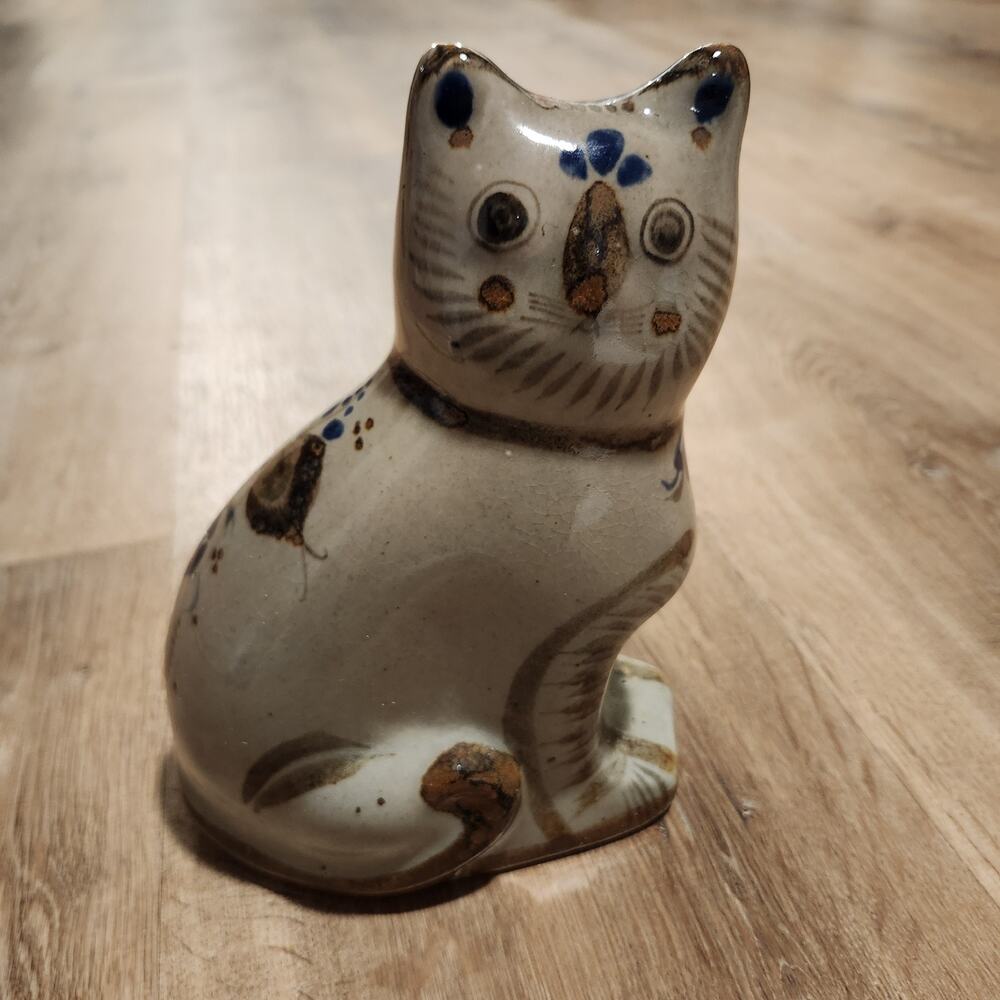 Vintage Tonala Mexican Folk Art Pottery Cat Statue Figurine 8” x 6” Hand Painted